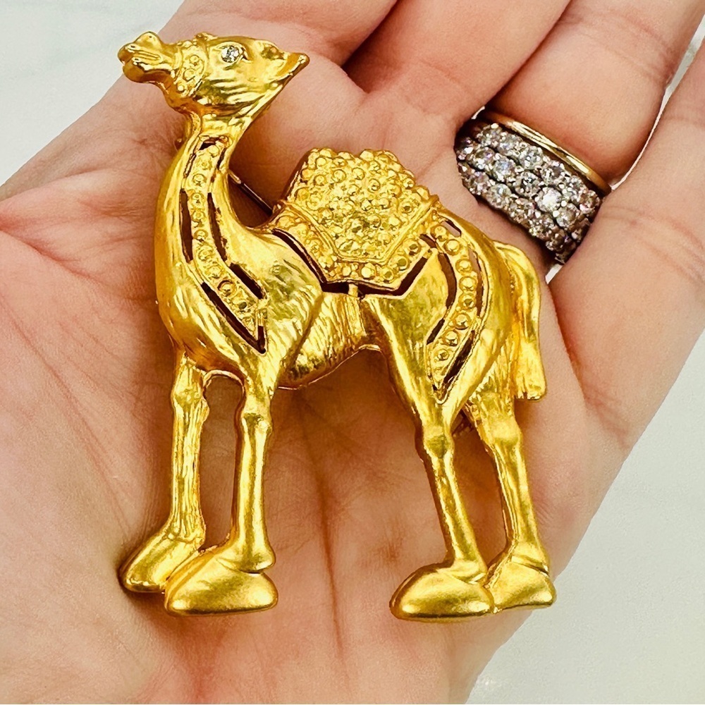Vintage Large Camel Brooch Pin Matte Brushed Gold Tone Intricate Rhinestone Eye - Picture 3 of 9
